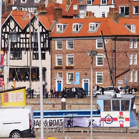 32 Sandside, 5 Bedroom, Harbour Views, 펜션 *
