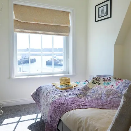 32 Sandside, 5 Bedroom, Harbour Views, *